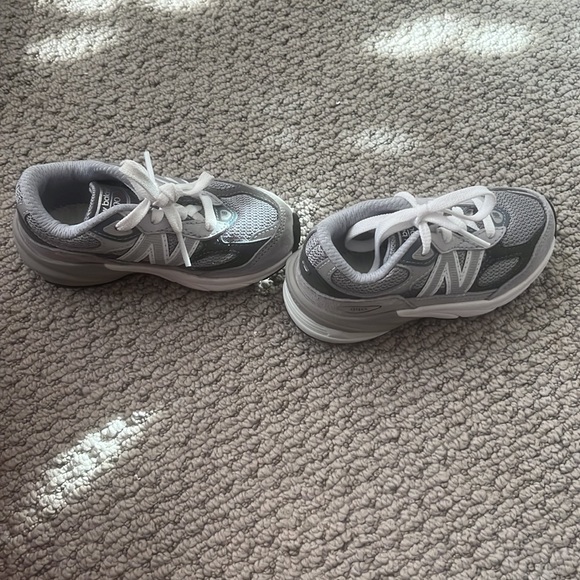 New Balance 990 V6 - Picture 4 of 5